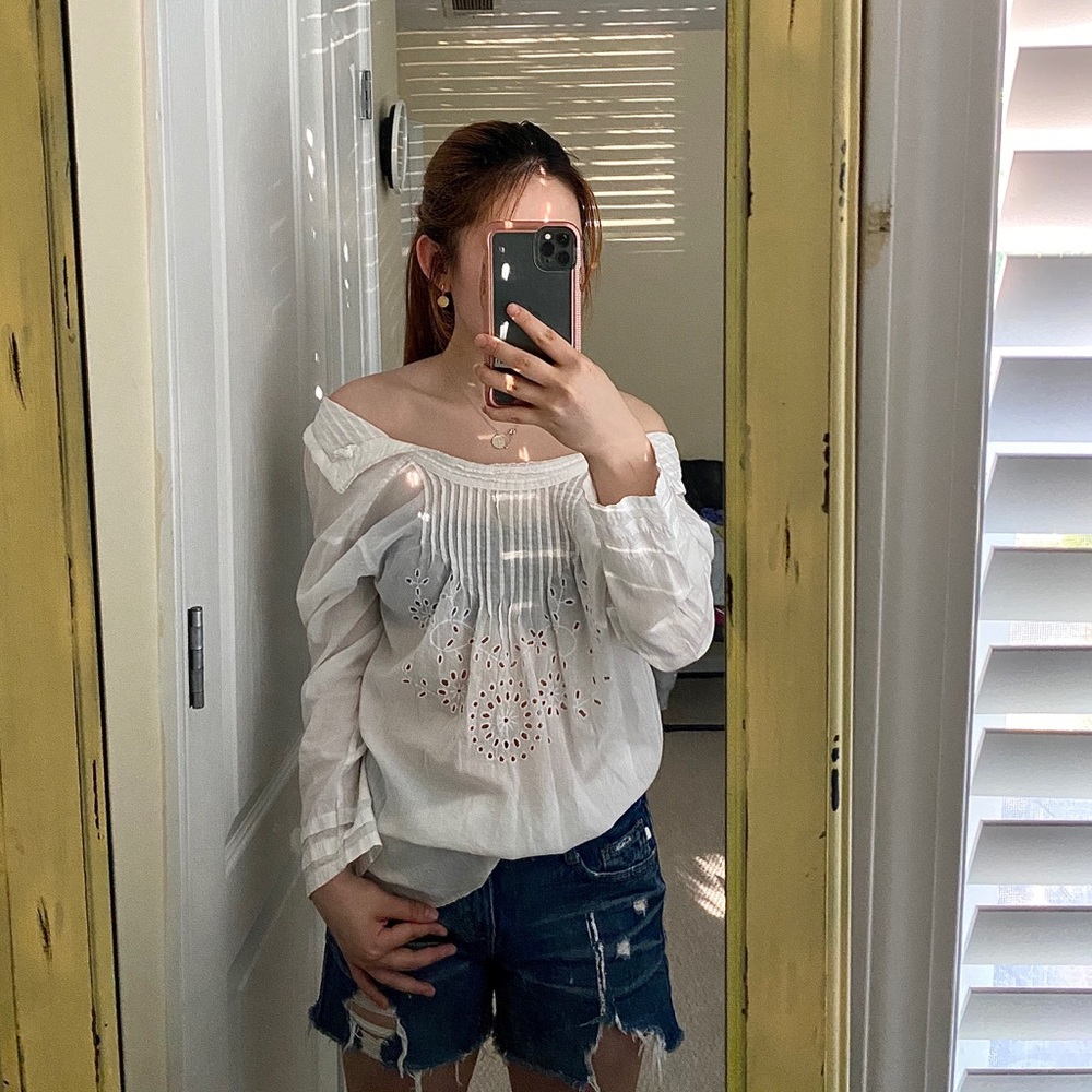 GAP white blouse/button up ✨